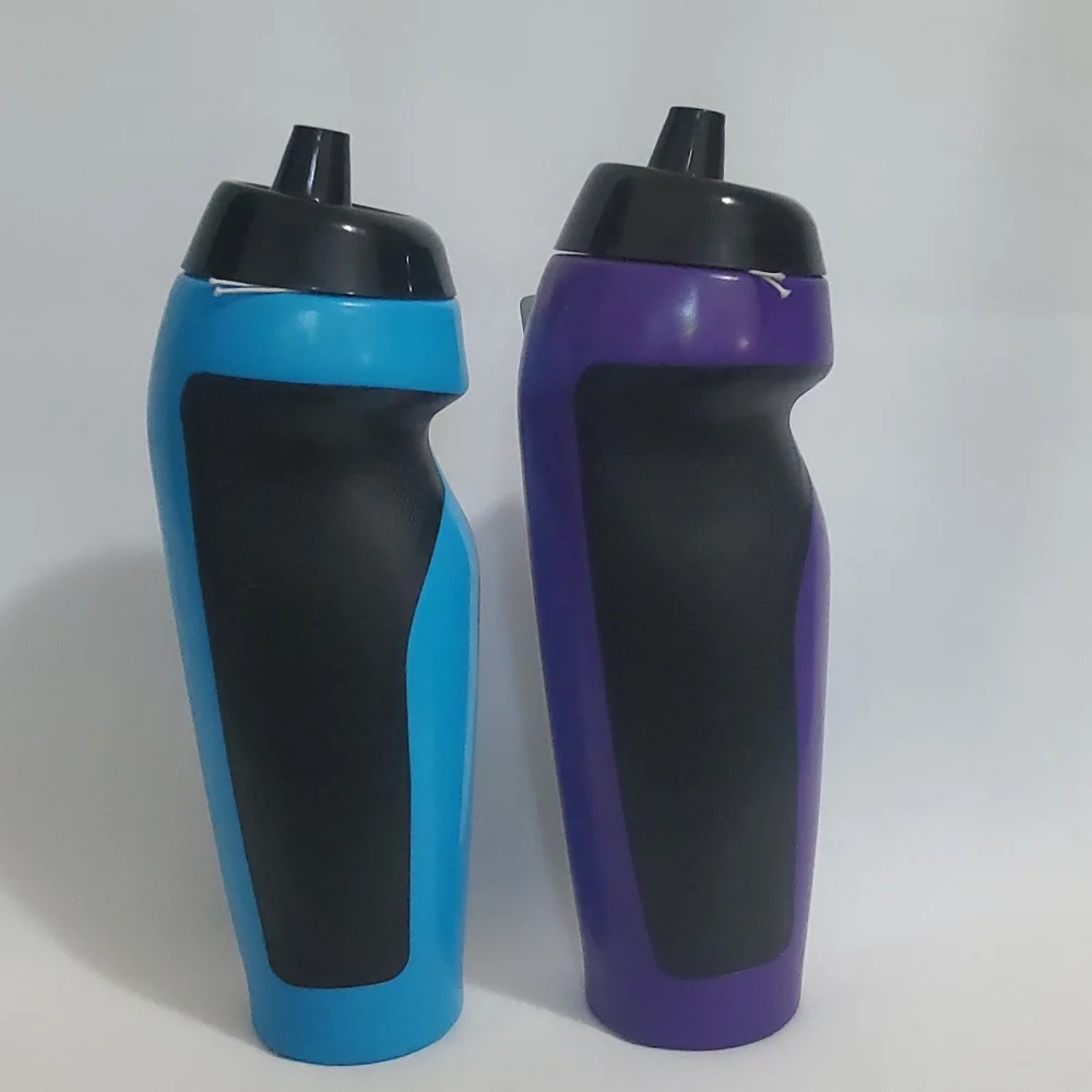 2 Water Squeese Sports Bottles 20 fl oz - Picture 2 of 3